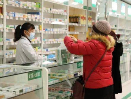 医保药品可在定点医疗机构和定点零售药店 双通道 购买